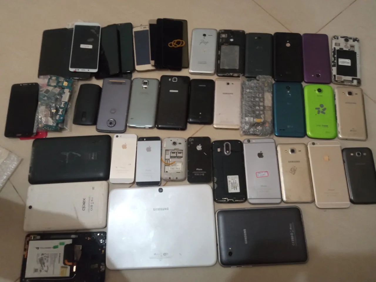 Peças de Celular - Diversas Marcas (25 carcaças de celulares) - Foto 2
