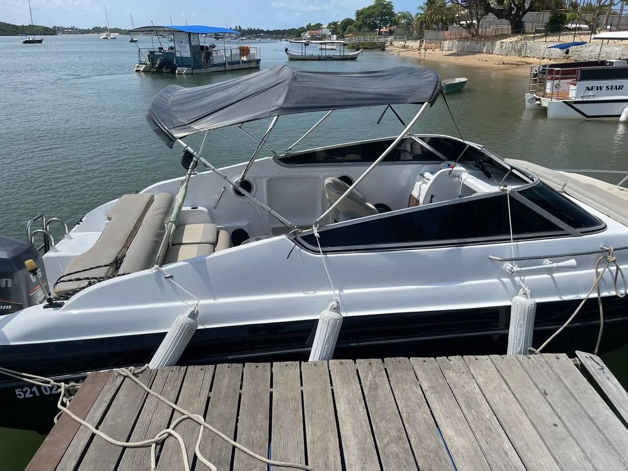 Lancha 22 pés, cabinada 28mil  1 cota a lancha possui 4 cotas - Foto 3