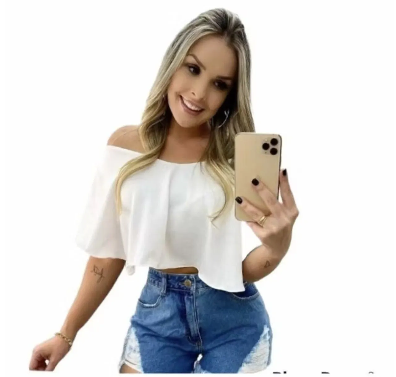 Conjunto Cropped Branco e Short Jeans Desfiado - Tendência!