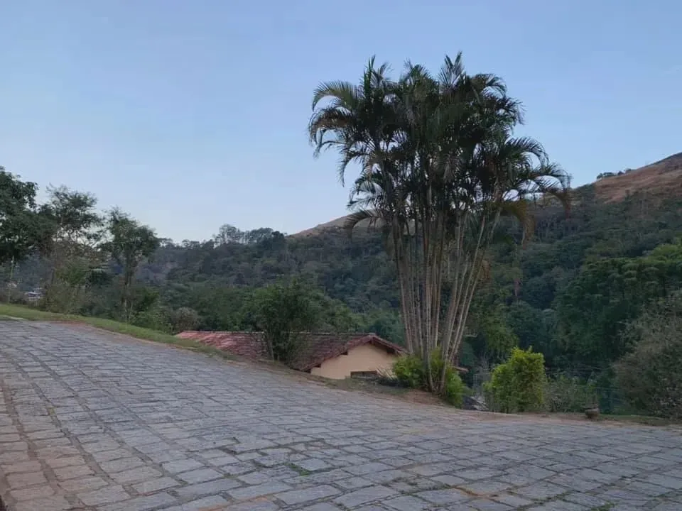 Linda propriedade a venda com 3 quartos em Araras - Petrópolis - RJ