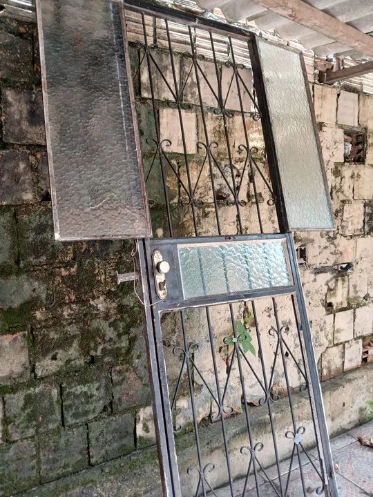 Porta de ferro com vidro, usada