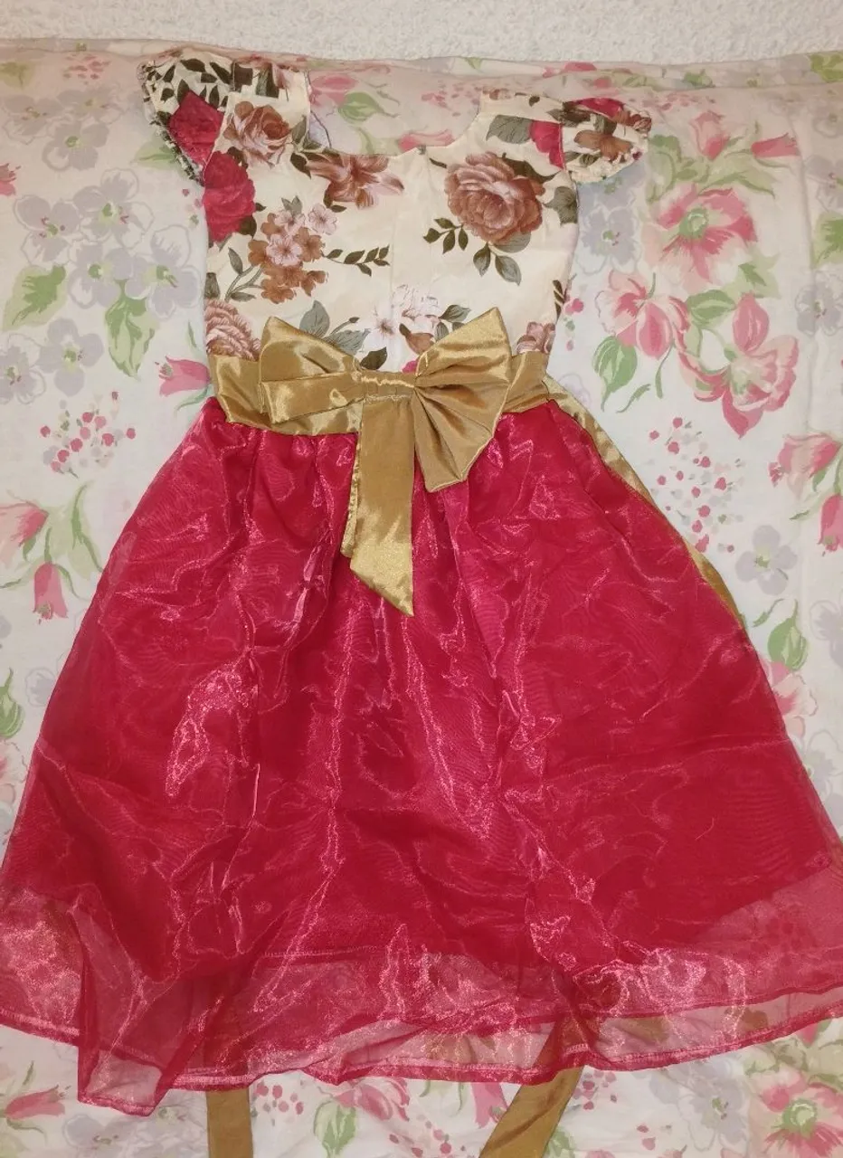 Vestido Luxinho - Floral com Saia Vermelha ?