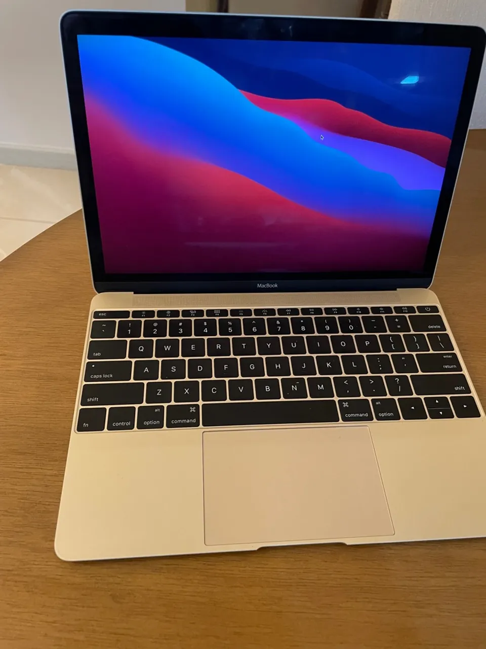 MacBook - Perfeito para Produtividade e Entretenimento