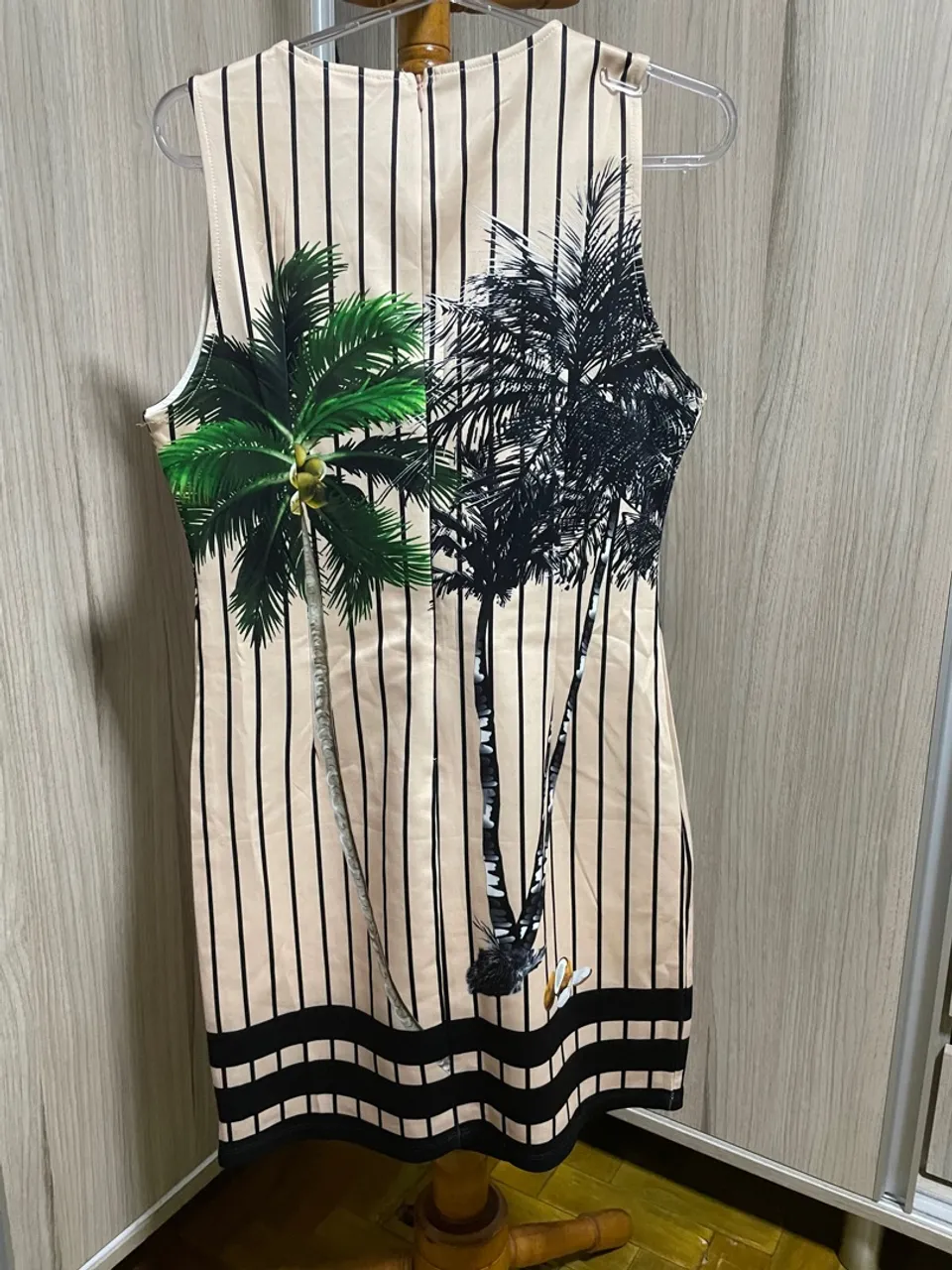 Vestido Estampado Tropical com Listras