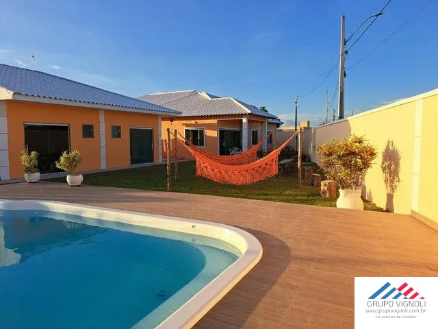 Casa com piscina e suítes independentes - Saquarema