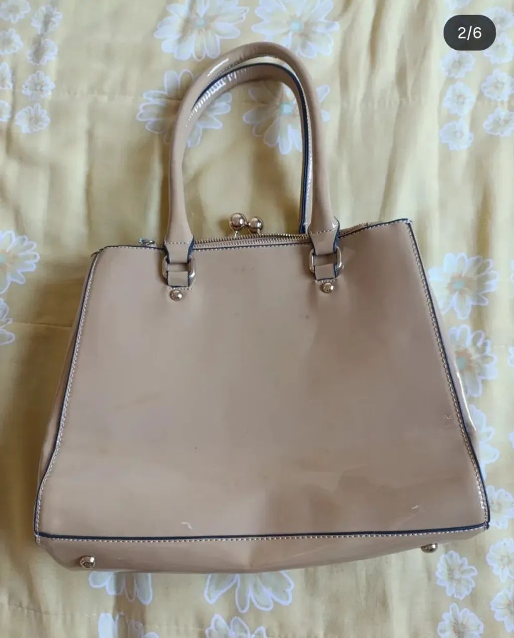 Bolsa de mão elegante e transversal em Verniz bege - Foto 2