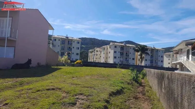 Terreno em ótima localização em Santo Amaro da Imperatriz