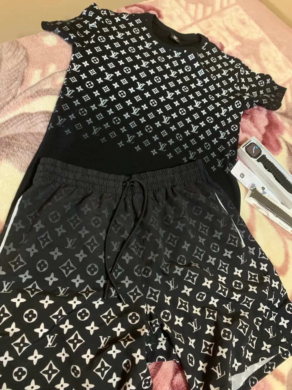 Conjunto Louis Vuitton - Camiseta e Bermuda
