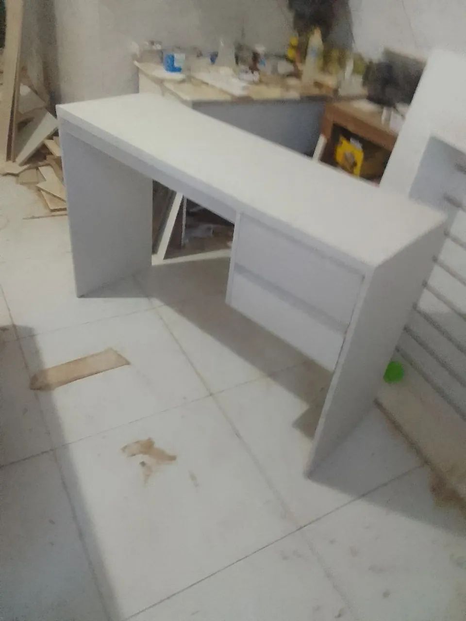 Escrivaninha branca com gavetas - Foto 3
