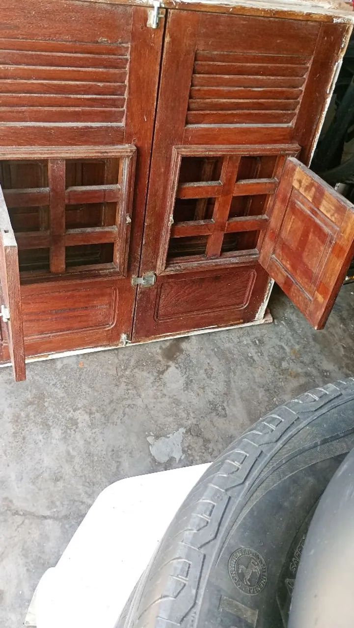 Portas de Madeira Massaranduba com Design Clássico
