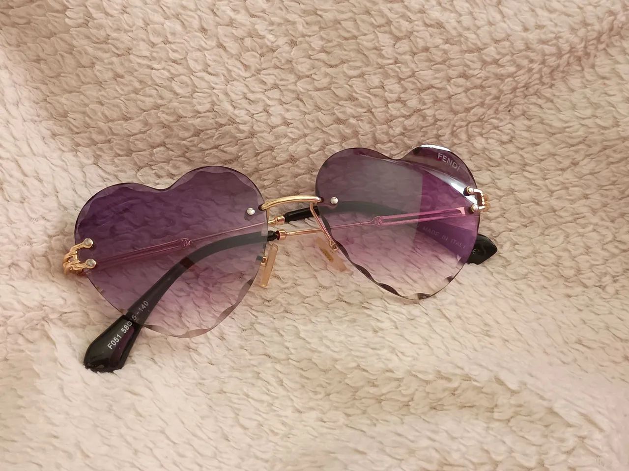 Óculos de Sol de Coração marca Fendi