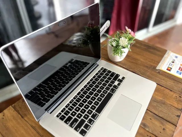 MacBook Pro 15 Polegadas Retina i7 - 16GB - 500GB SSD - Com