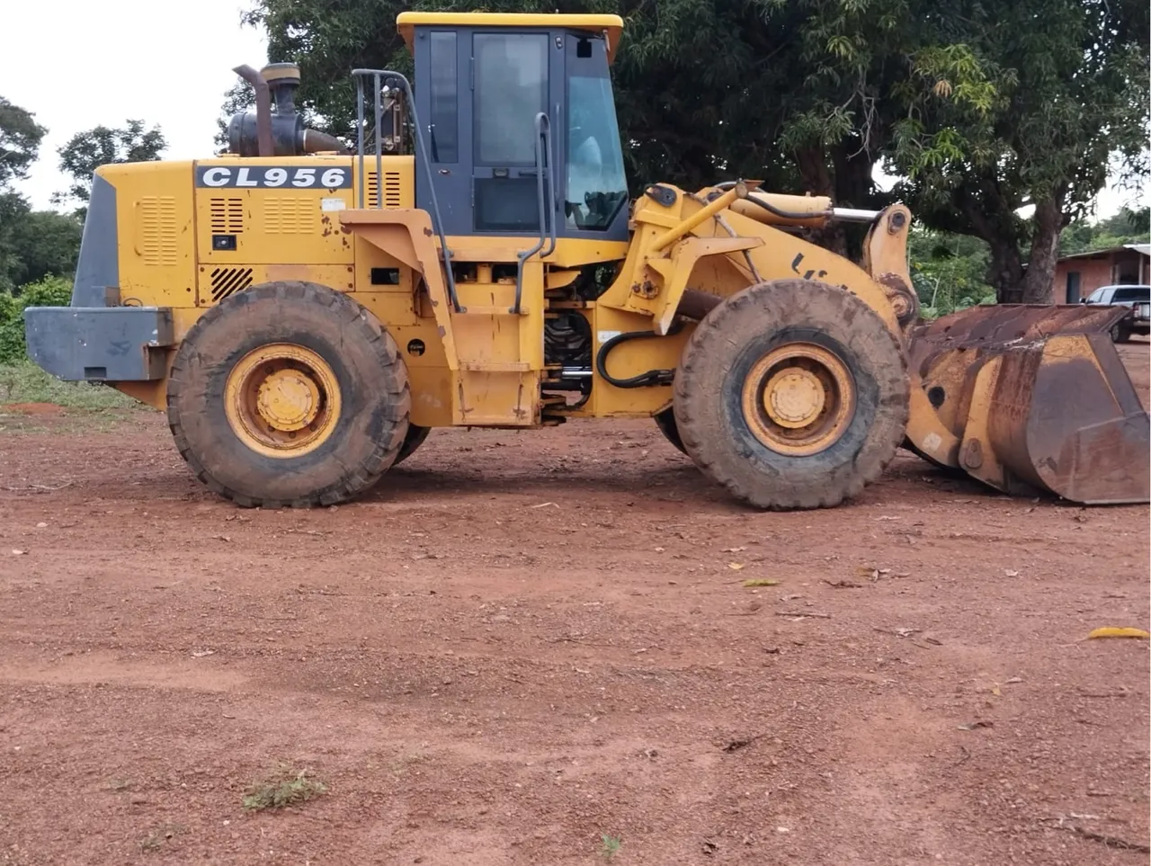Pá carregadeira CL956