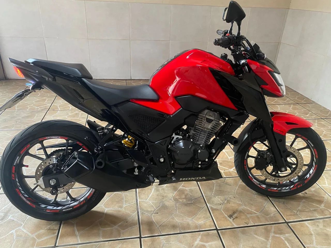 CB300F 2024