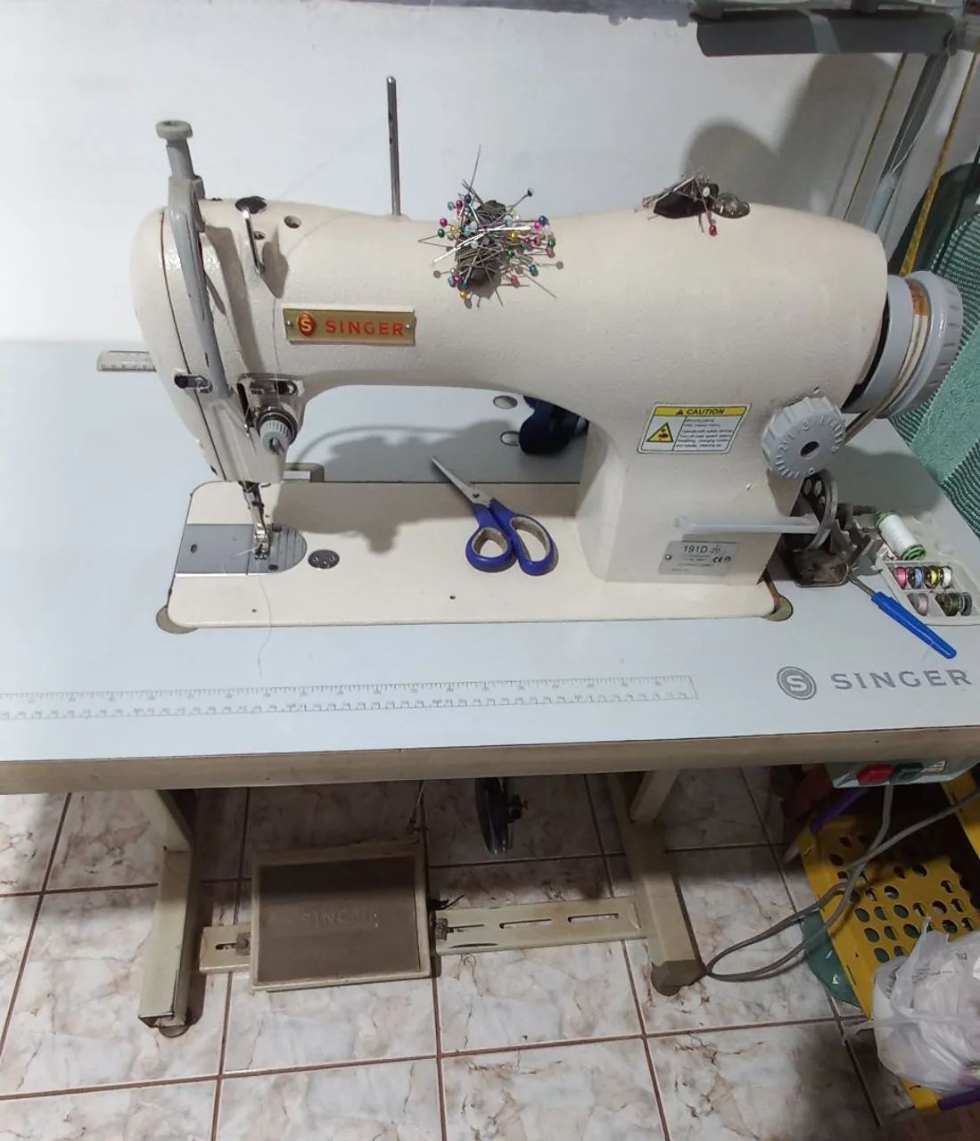Vendo máquina de costura Industrial Reta SINGER
