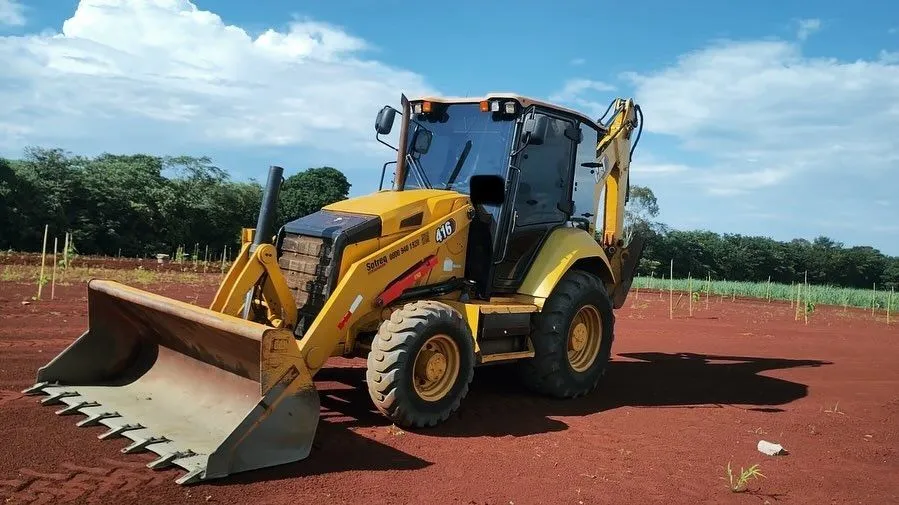 Retroescavadeira Caterpillar 416