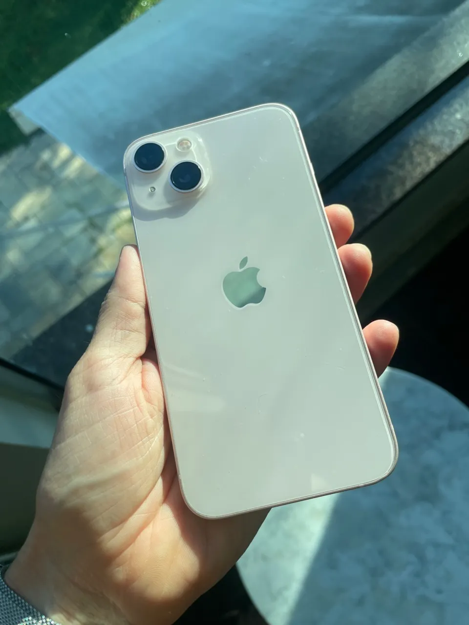 iPhone 13, sem marcas, bateria 98%, menos de 6 meses de uso