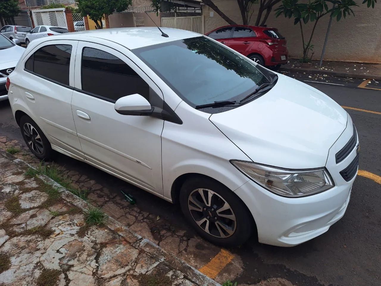 Vende-se Onix Joy 2016/2018 - Branco - $ 48.900,00 - Foto 4