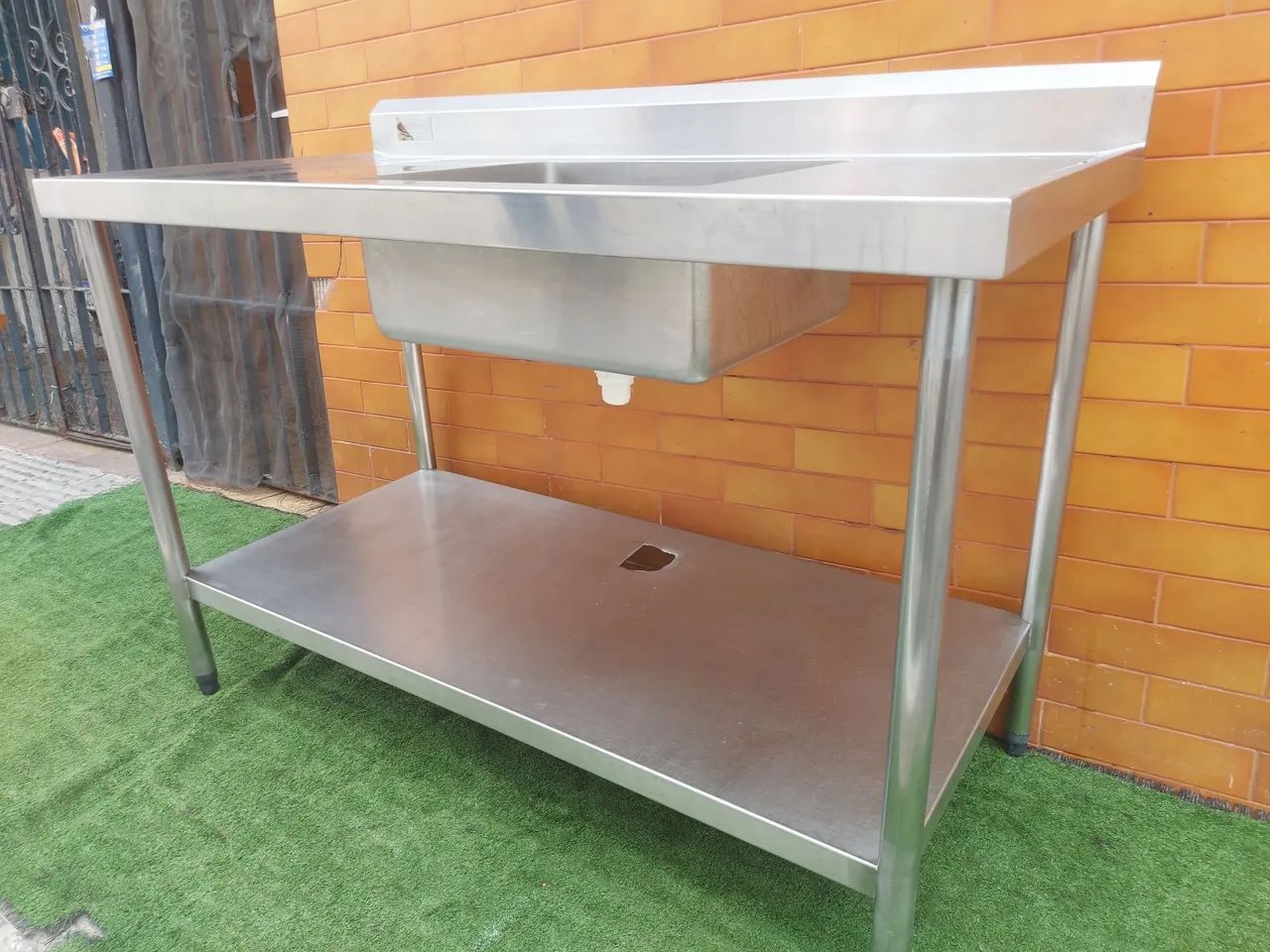 Mesa de Aço Inox com Pia para Cozinha - Foto 3