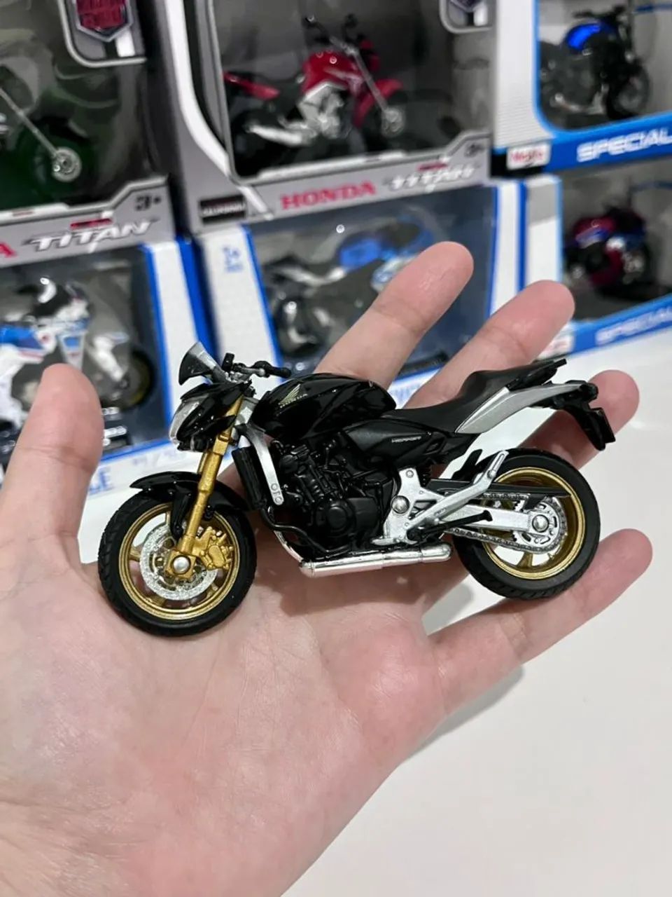 Miniatura Honda Hornet Cb600f nova na caixa - Foto 2