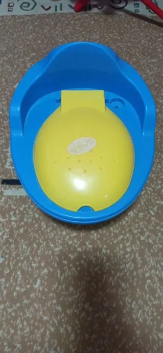 Vendo Troninho / pinico 3 em 1-  Musical que se transforma em banquinho. - Foto 2