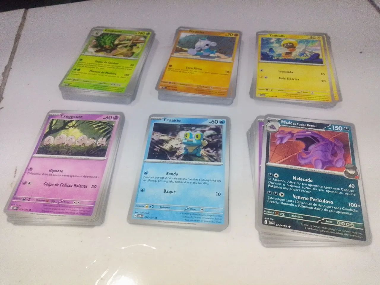 Lote cartas pokémon original bem conservada pra jogar e colecionar 100 unidades 