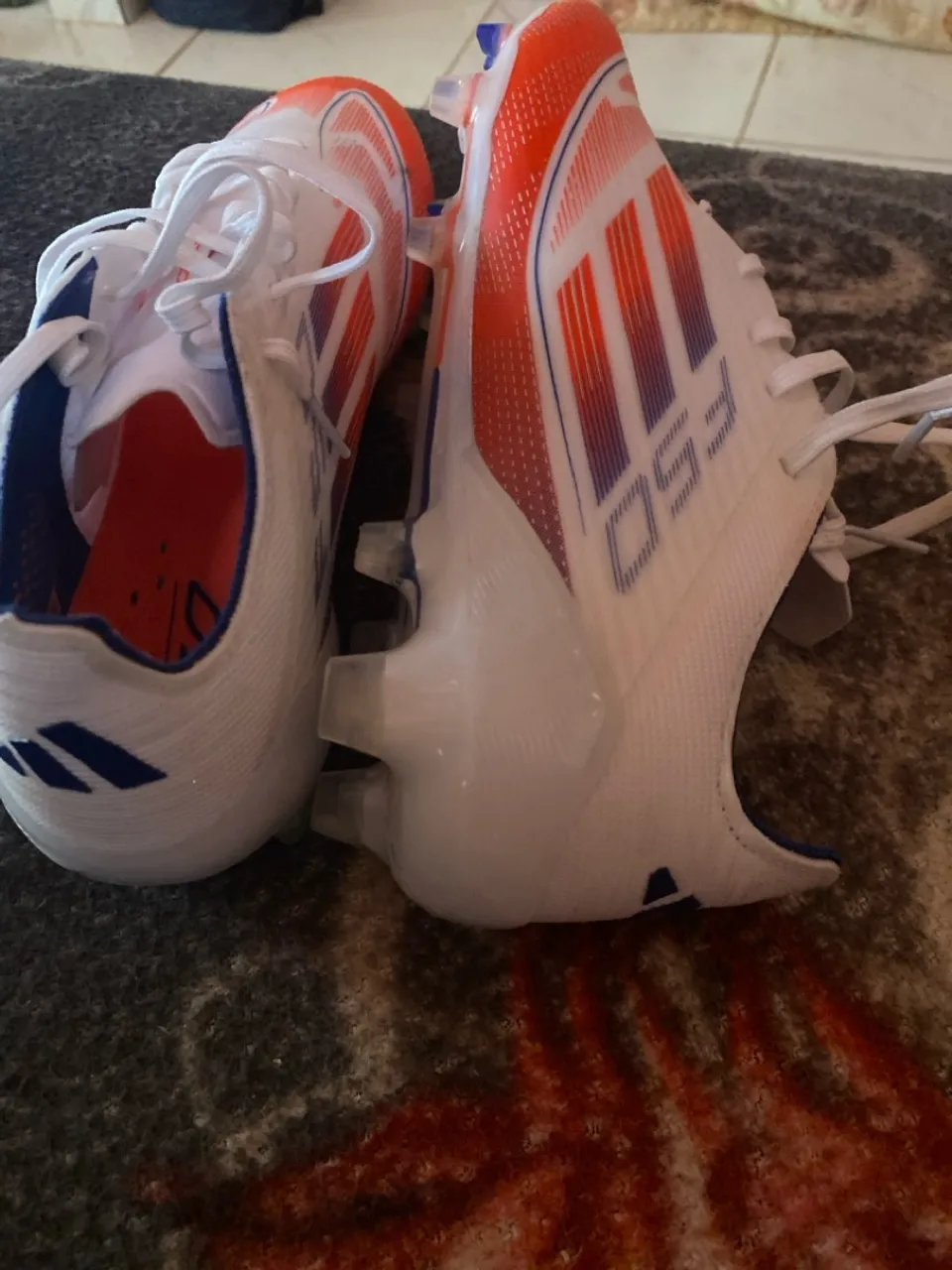 Chuteiras Adidas F50 - Design Moderno e Performance Superior