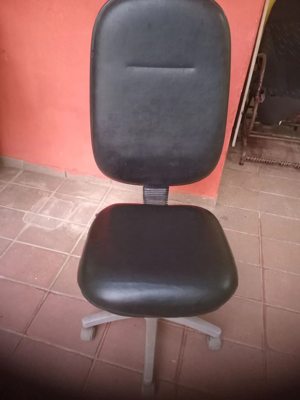 Cadeira de Escritório Ergonômica com Rodinhas
