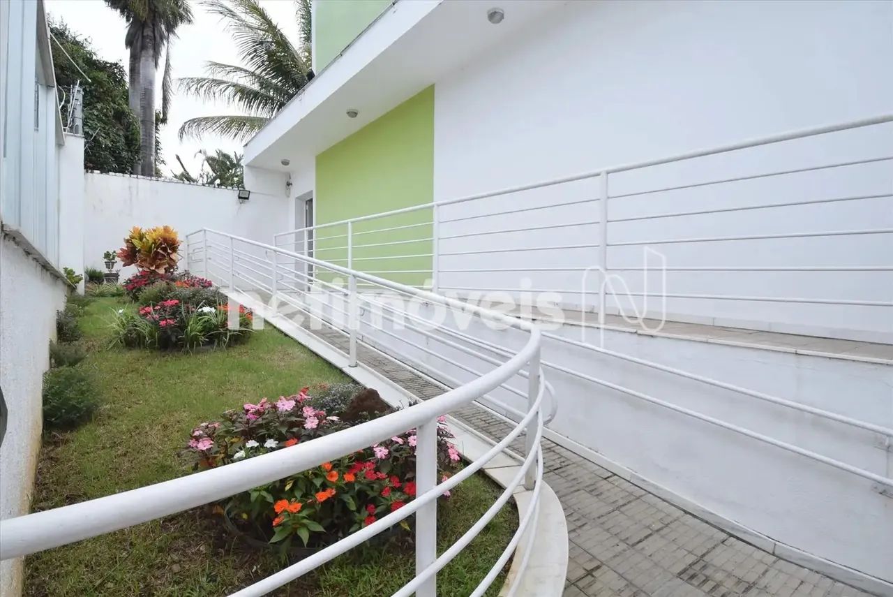 Casa comercial com 430 m²; próxima à Lagoa da Pampulha