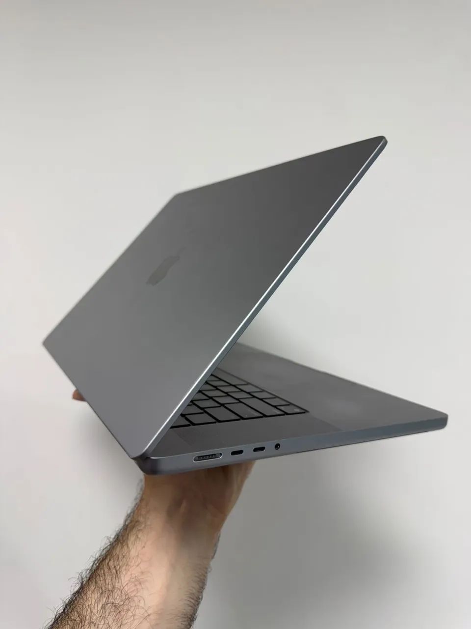 MacBook Pro 16 Pol M1 Max 2021 64GB/4TB SSD Semi Novo Bat 616