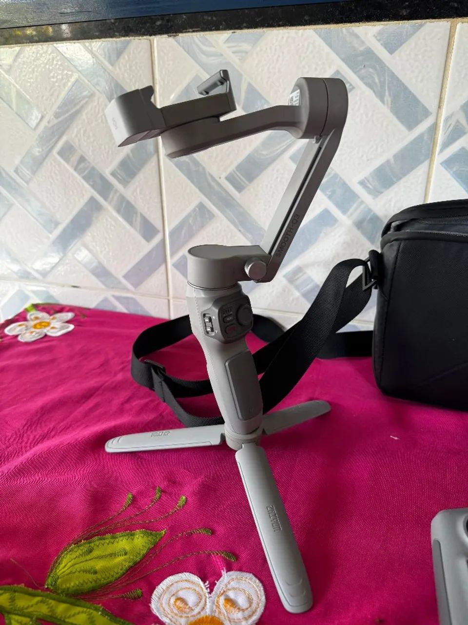 Drone DJI Mini 4 Pro Fly More Combo Plus + Estabilizador para smartphone + Acessórios - Foto 4