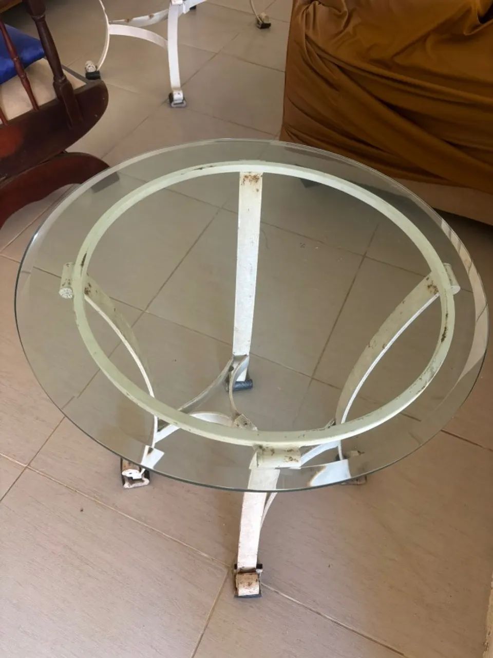 Vendo Mesa De Centro Com Tampo redondo de vidro e Pés Em ferro - Foto 5