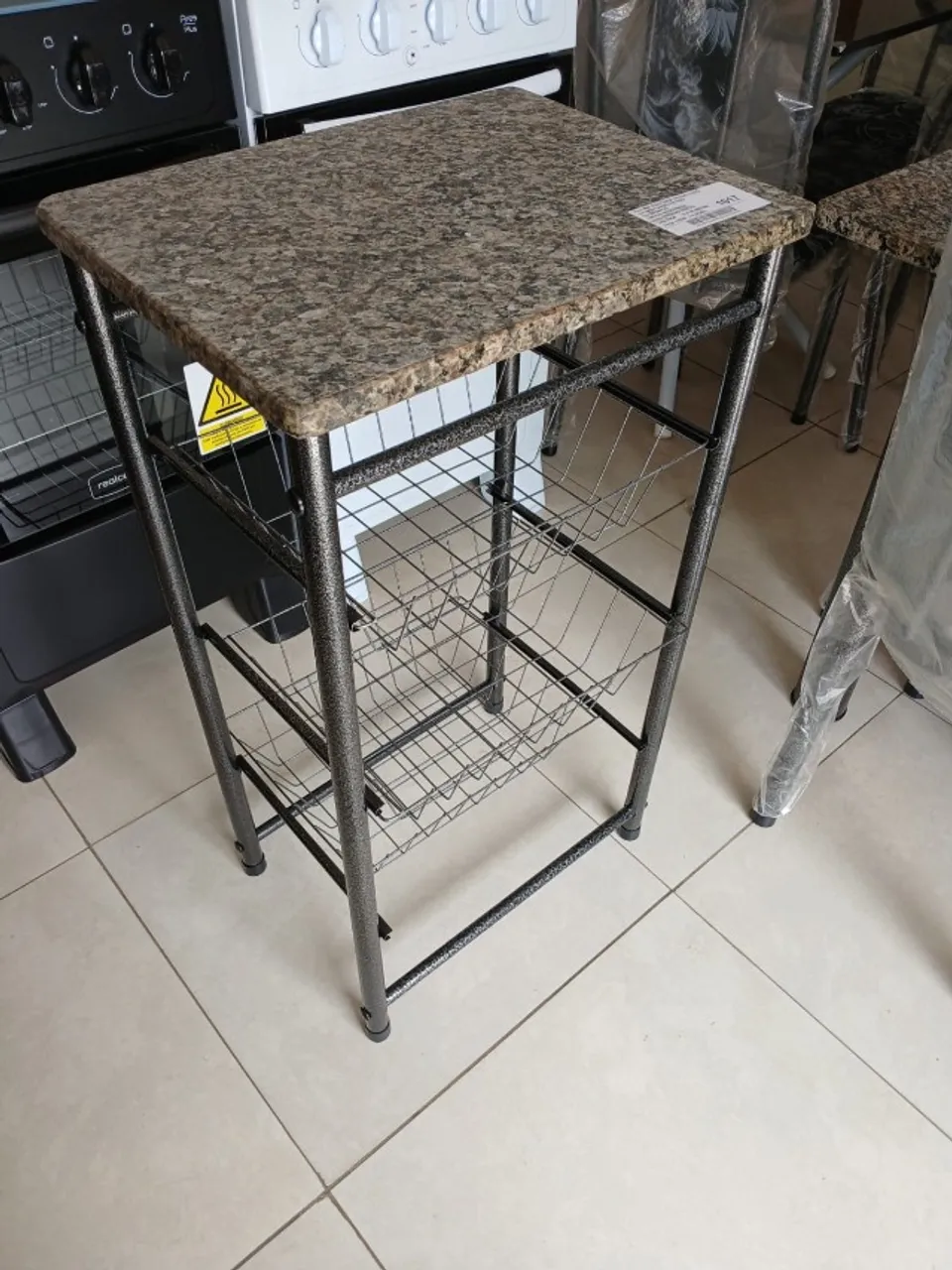 Fruteira Tubular com Tampo de Pedra