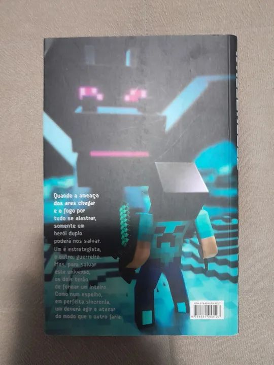Livro Dois Mundos Um Herói -  Minecraft - Frezendeevil - Foto 2