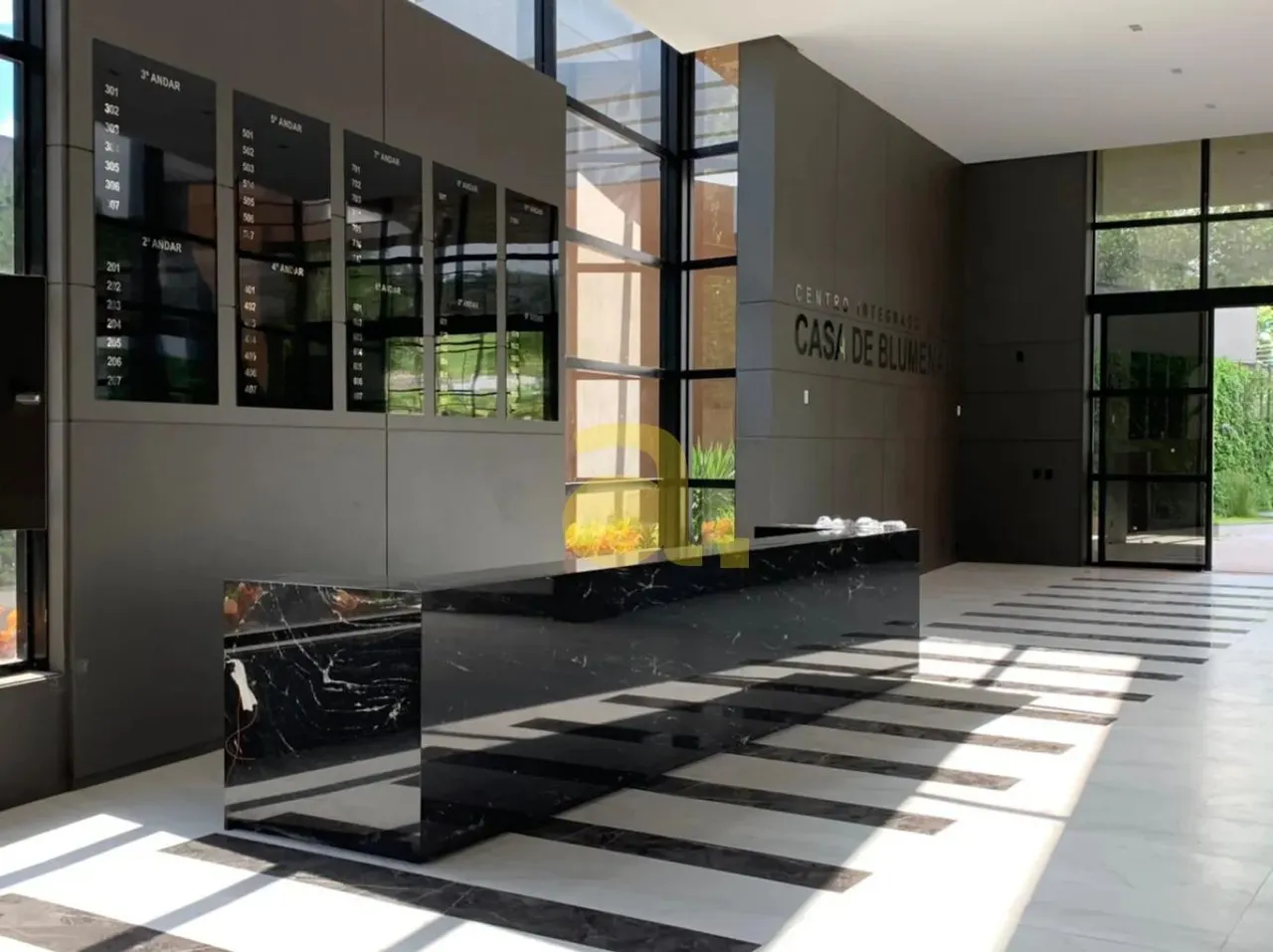 SALA COMERCIAL A VENDA, 02 BANHEIROS, COM 93,00 M² + 2 VAGAS DE GARAGEM NO GARCIA, BLUMENA