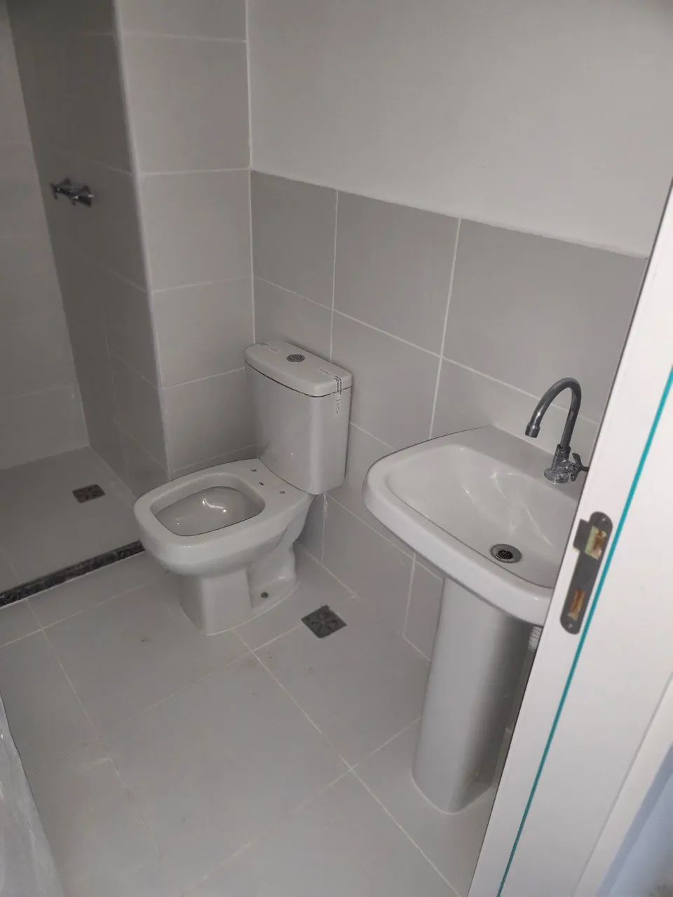 Kit completo: pia de granito, tanque, pias de banheiro e vasos sanitários  - Foto 2