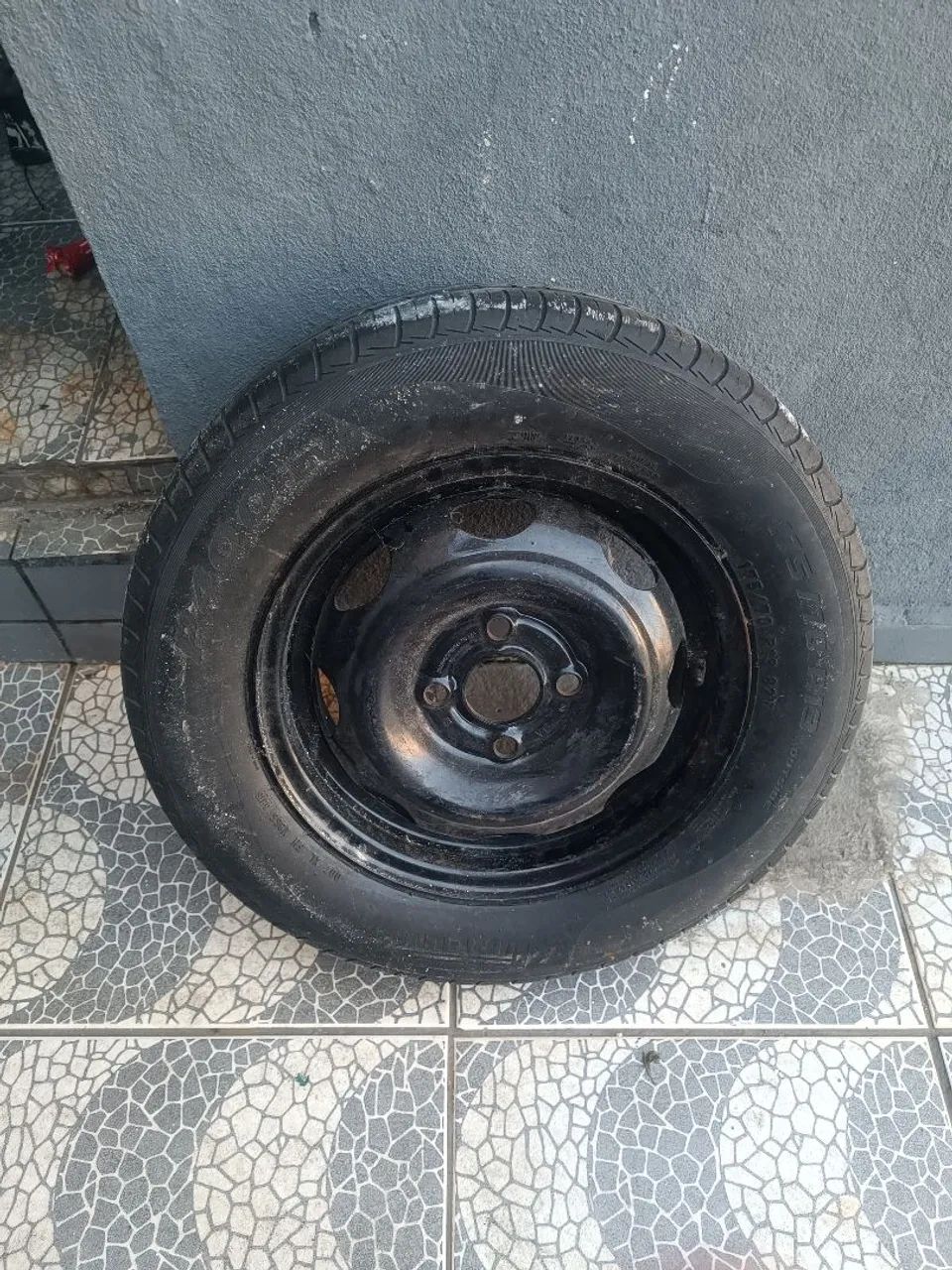 Roda aro 13 com pneu 175/70/13