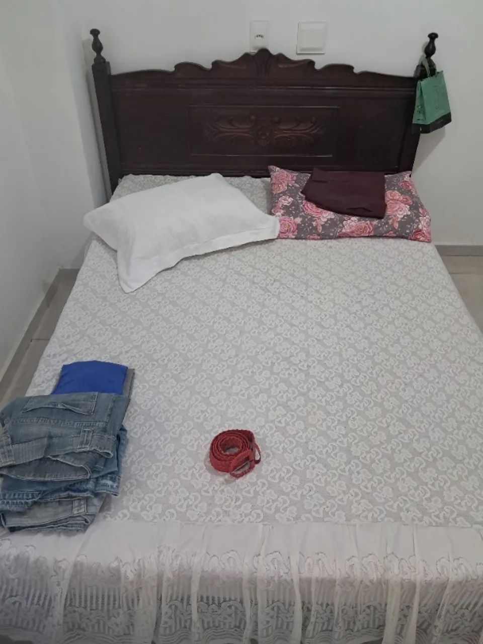 Cama de casal em madeira com colchão  - Foto 3
