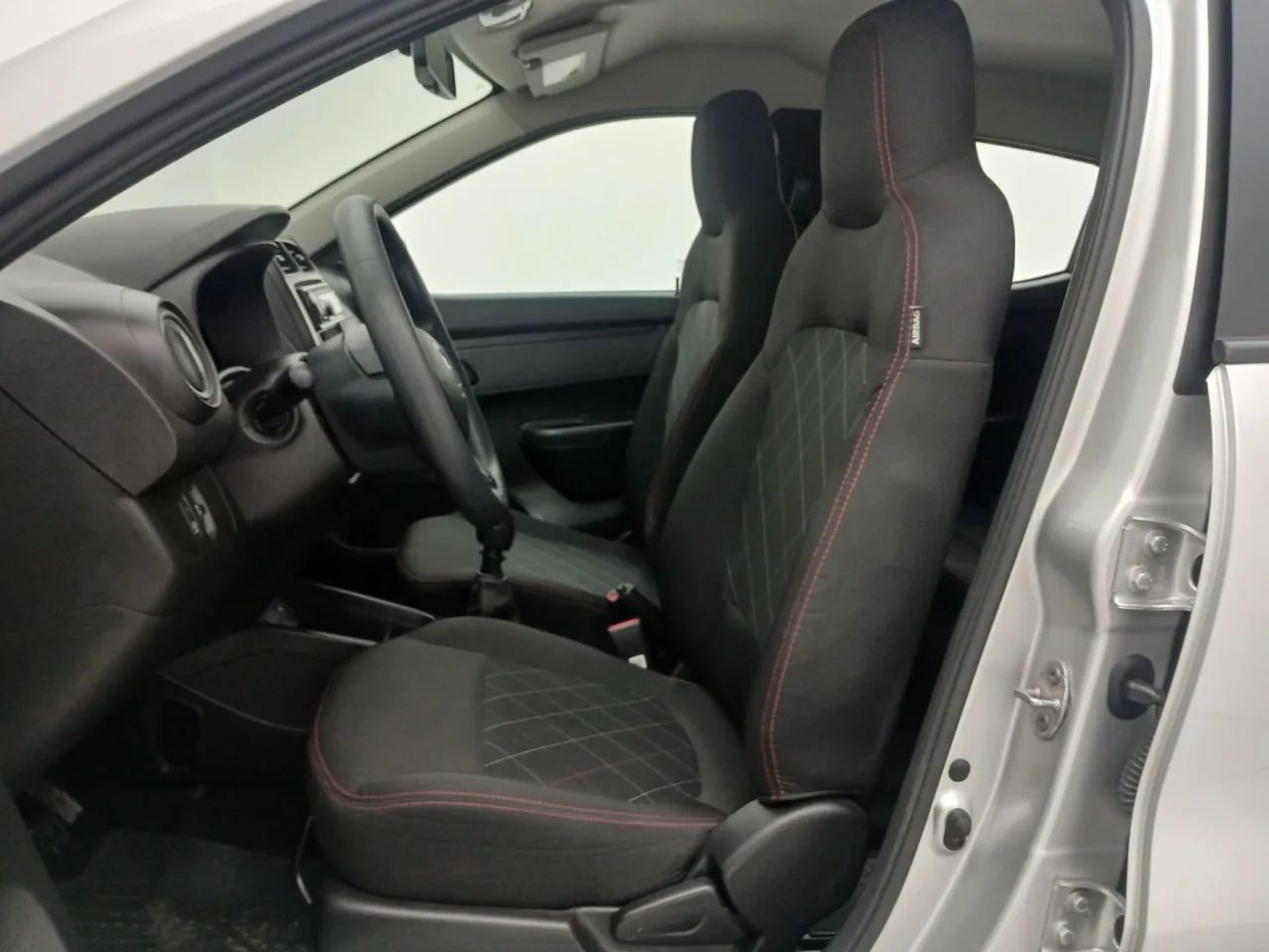 Renault Kwid 1.0 Zen, foto 16 de 18