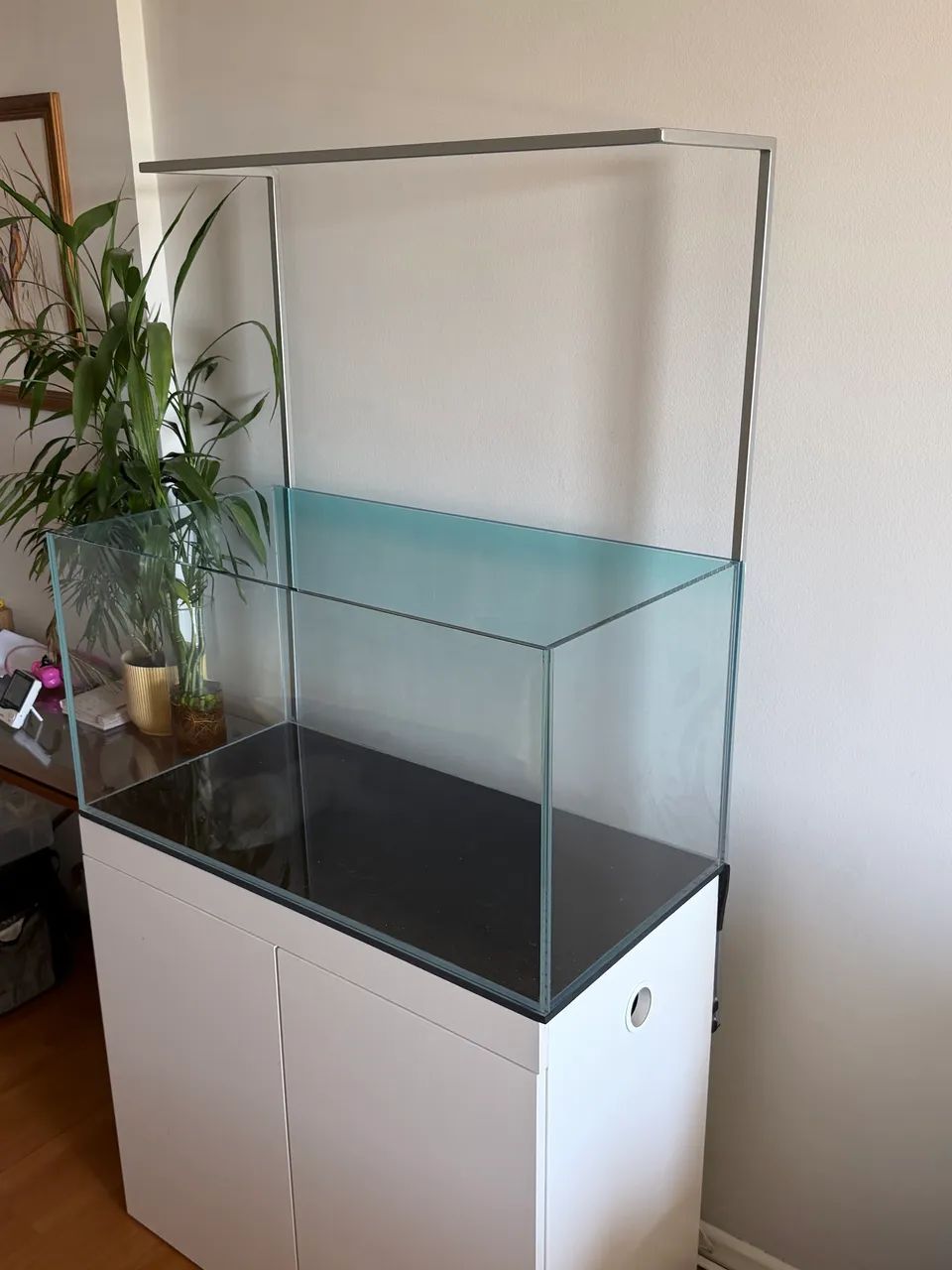 Vendo aquário Extra clear + móvel próprio p/ aquário, com suporte p/ luminária - Foto 3