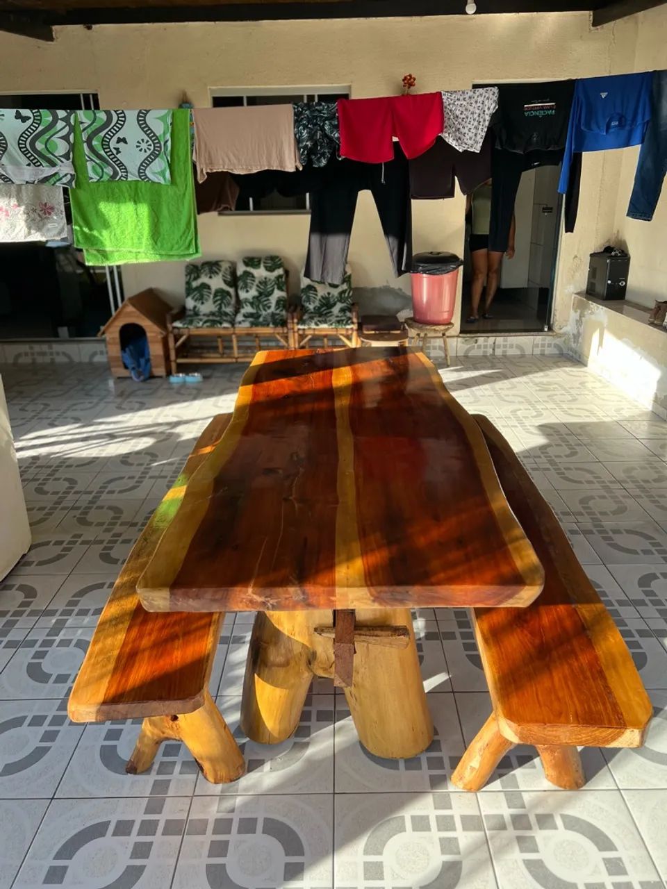 Mesa de madeira rústica/Entregamos 