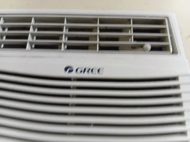 Ar condicionado marca Gree ,10.000BTUS 220 VOLTS.