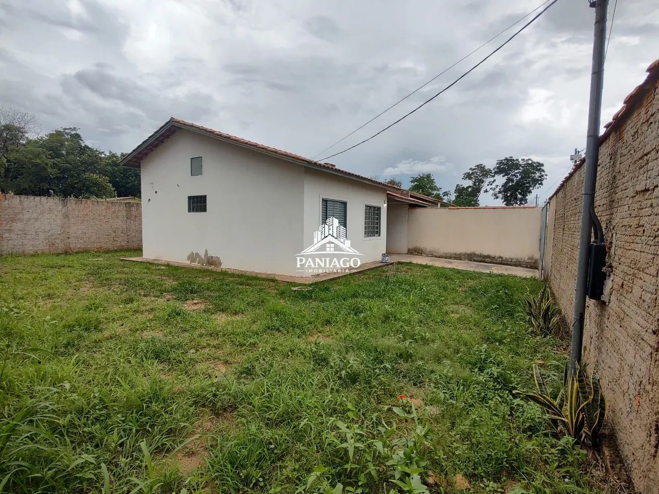 Casa com 2 quartos (1 suíte), amplo terreno, Altos do Parque, Cuiabá-MT