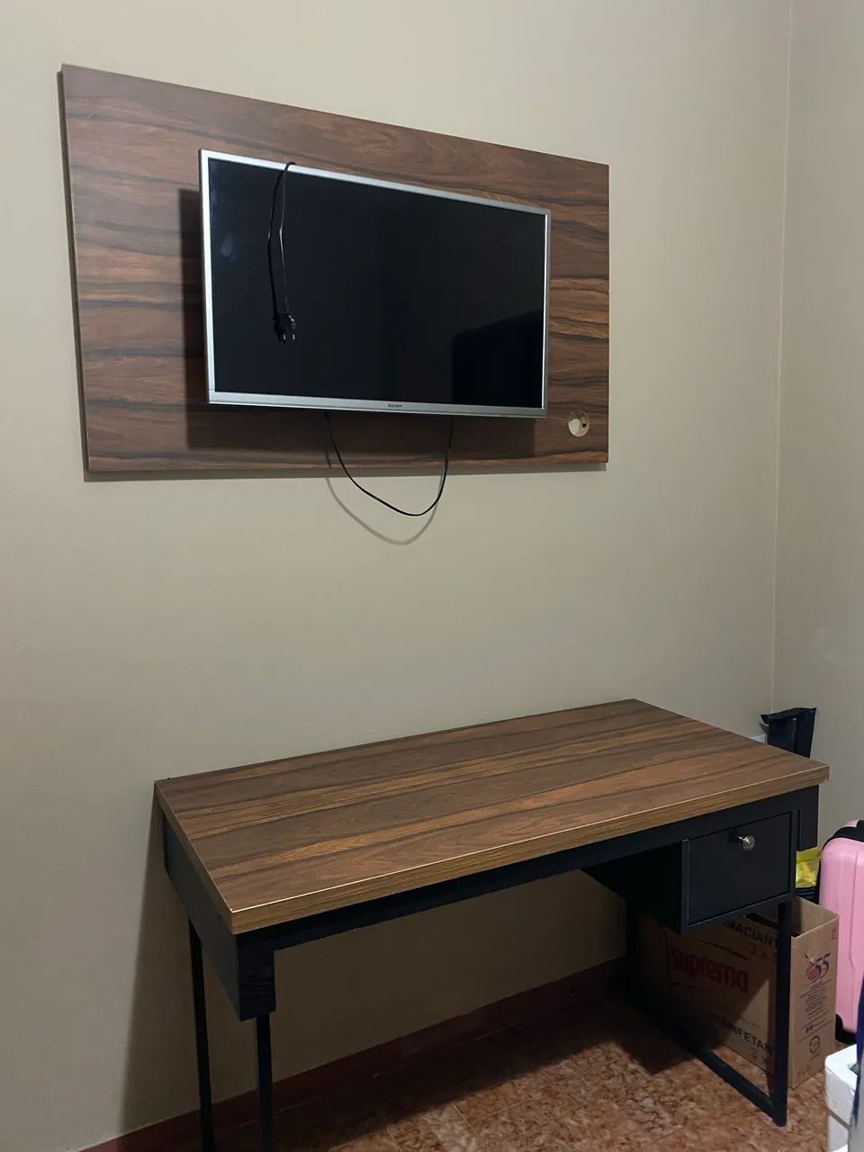 DESK WITH PANEL494540352285593603