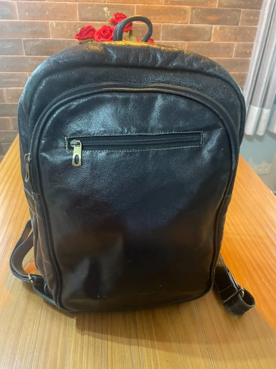 Mochila Executiva de Couro Preta - Notebook, Trabalho e Faculdade (Ótimo Estado) - Foto 2