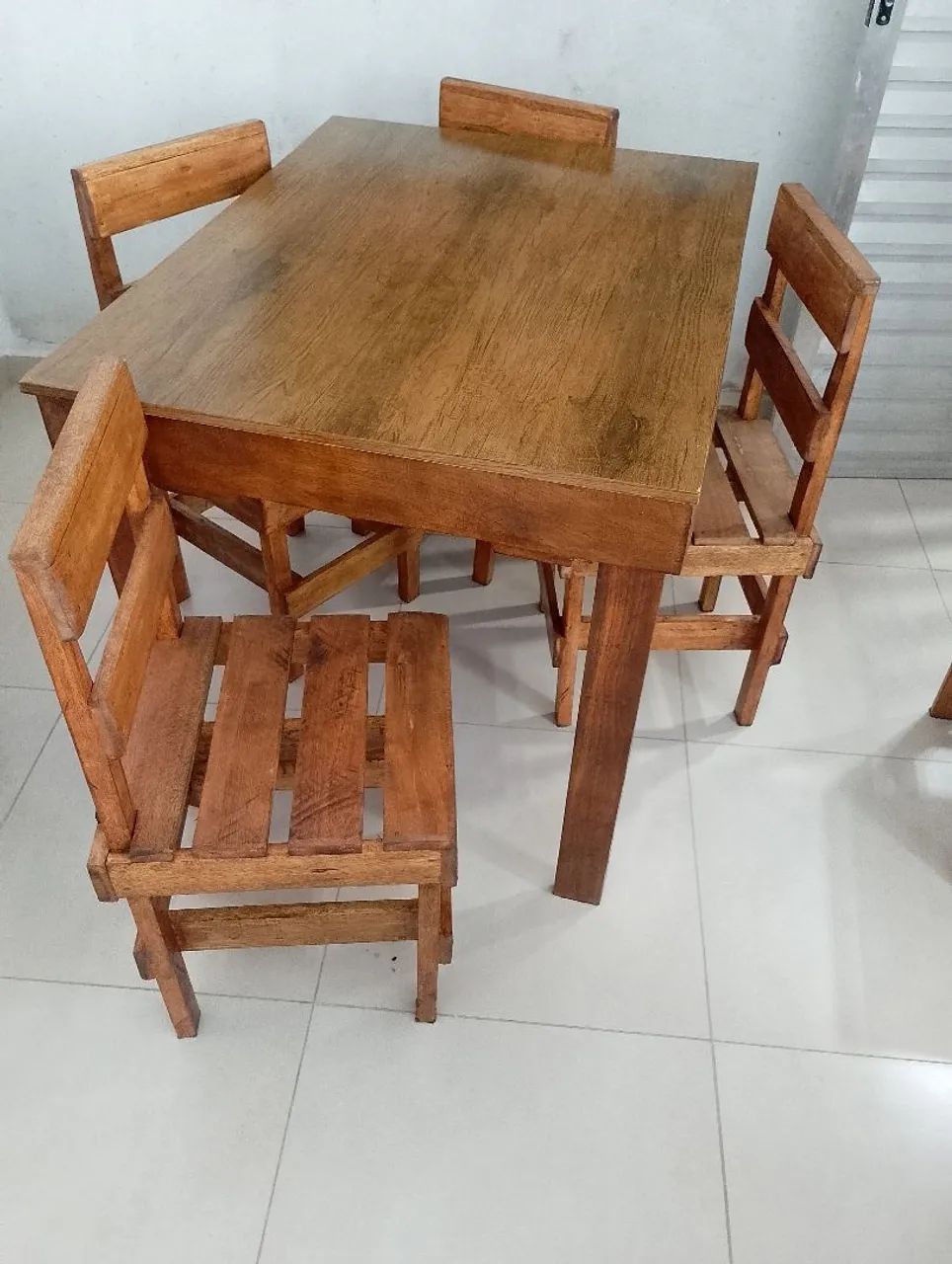 Mesa com quatro cadeiras  - Foto 2