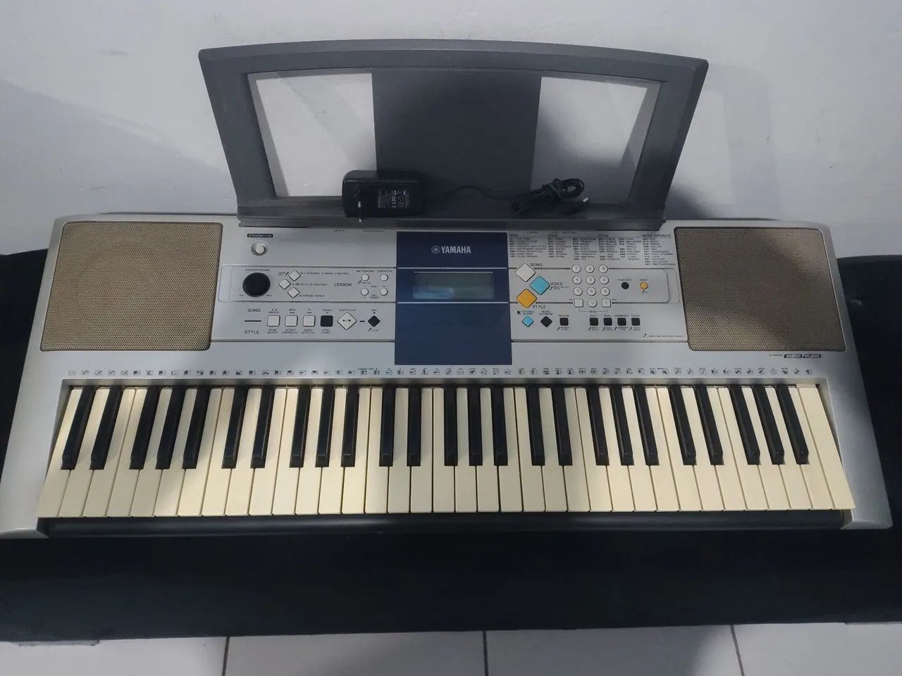 Teclado YAMAHA PSR E323 - Instrumentos musicais - Jardim América