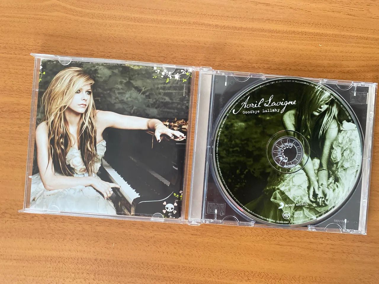 CD Avril Lavigne Goodbye Lullaby  - Foto 3