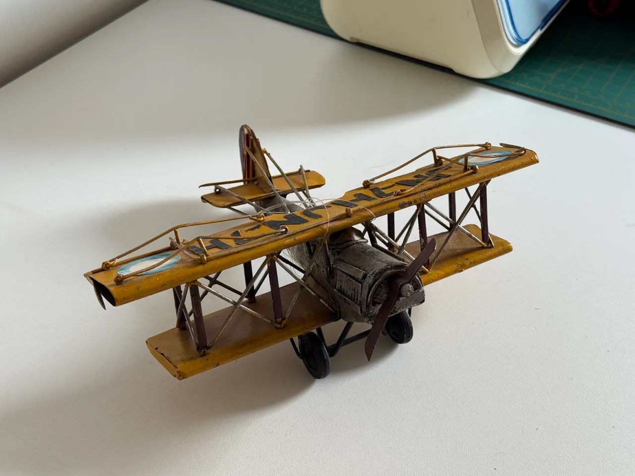 Avião biplano de metal vintage - Decorativo