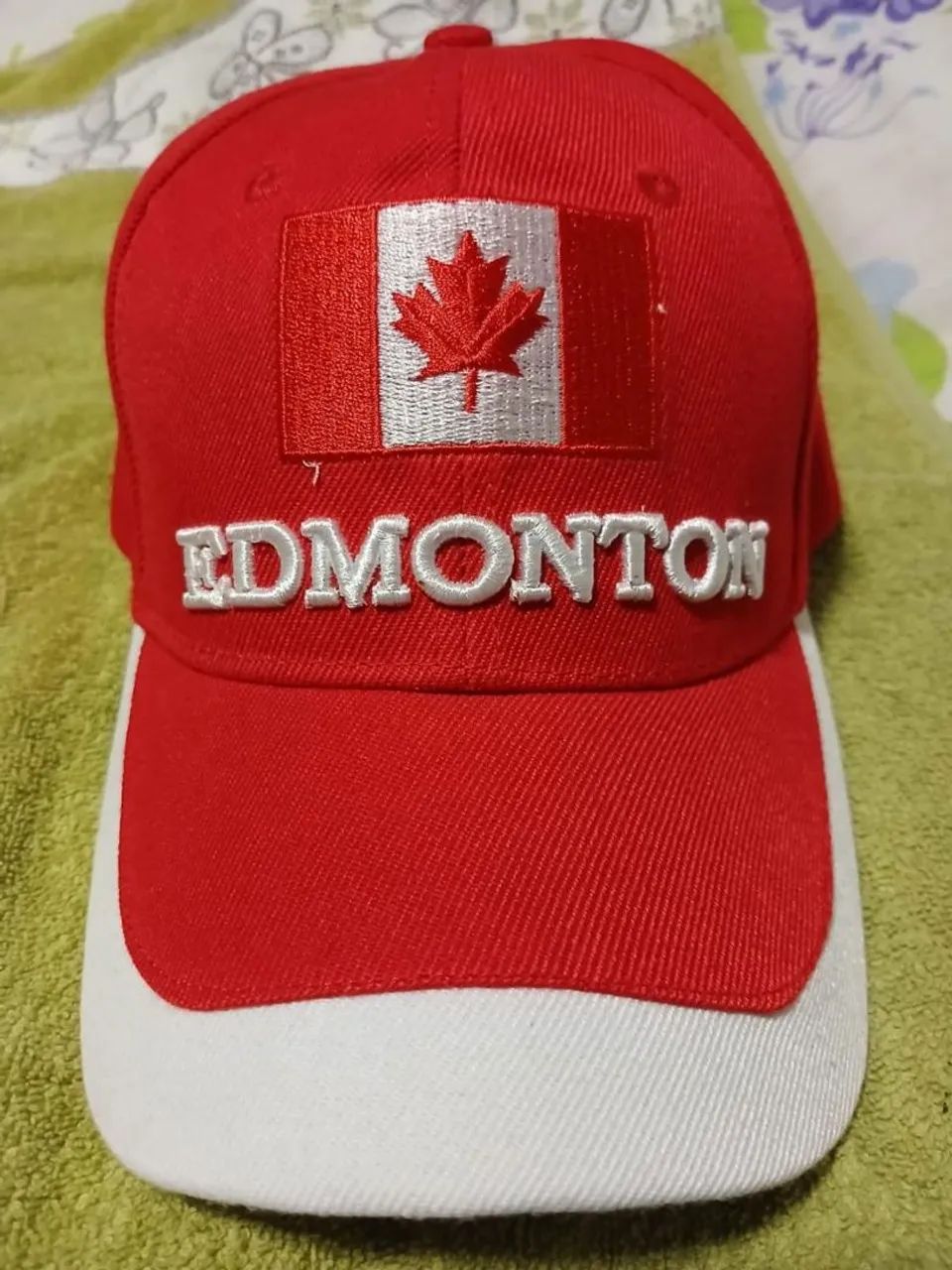 BONÉ PATRIÓTICO CANADA ?